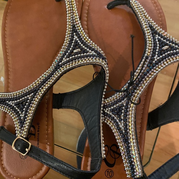 Rhinestone v cross flat sandals - Picture 1 of 2